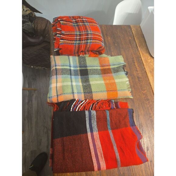 Lot of 3 womens scarfs one jcrew warm - Picture 3 of 5